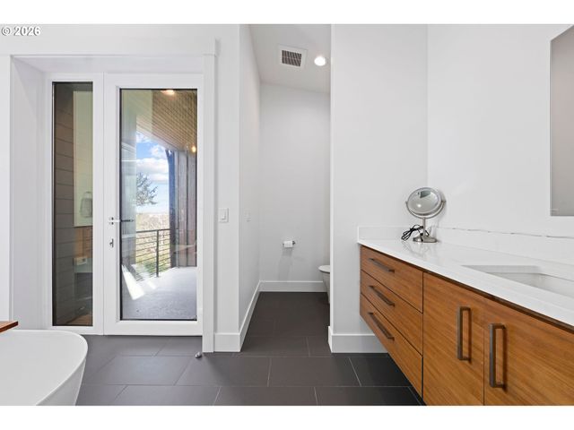 280 E 5TH Ave, Cannon Beach, OR 97110