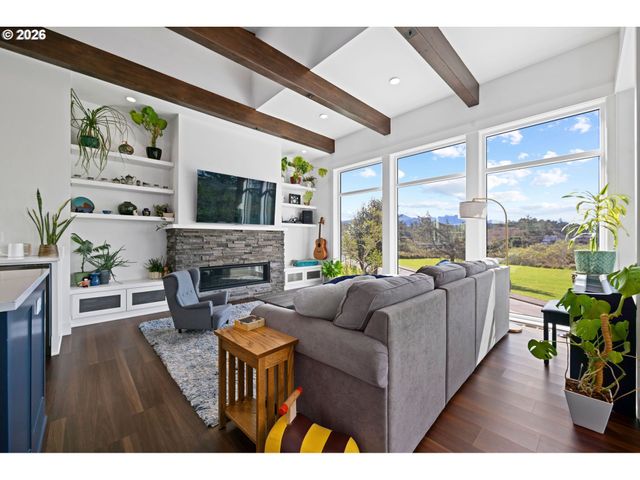 280 E 5TH Ave, Cannon Beach, OR 97110