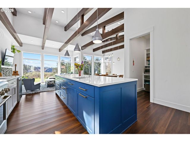 280 E 5TH Ave, Cannon Beach, OR 97110