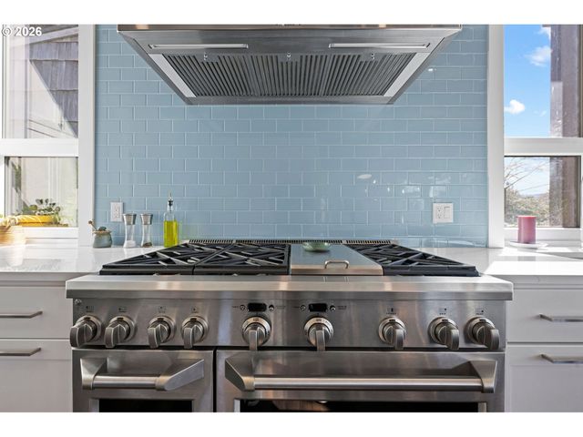 280 E 5TH Ave, Cannon Beach, OR 97110