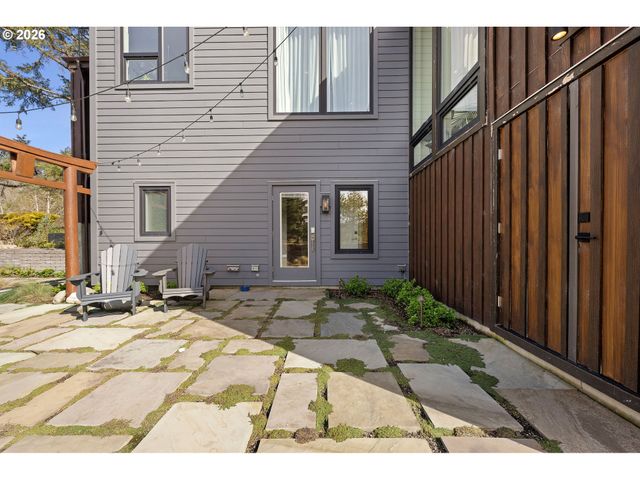 280 E 5TH Ave, Cannon Beach, OR 97110