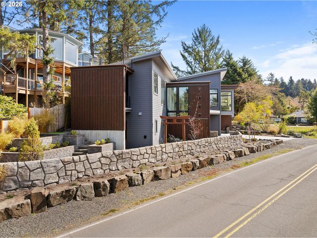 280 E 5TH Ave, Cannon Beach, OR 97110