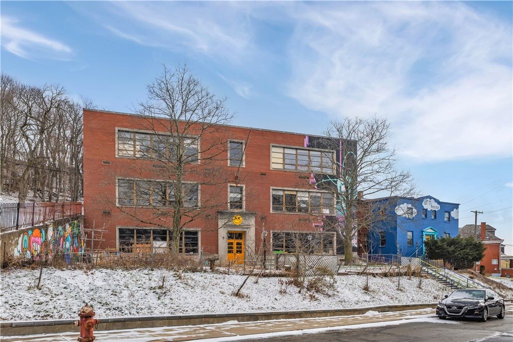 4072 Franklin Rd, Perry Hilltop, PA 15214