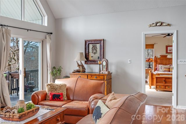 872 Mountainside Drive, Waynesville, NC 28786