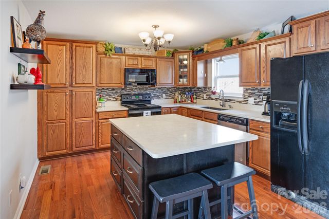 872 Mountainside Drive, Waynesville, NC 28786