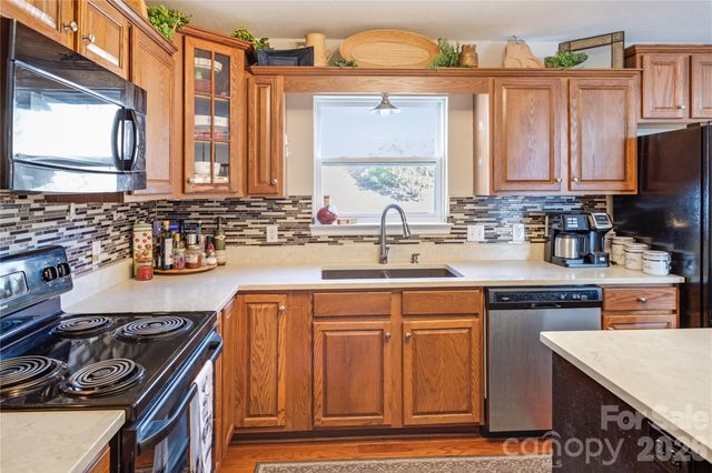 872 Mountainside Drive, Waynesville, NC 28786