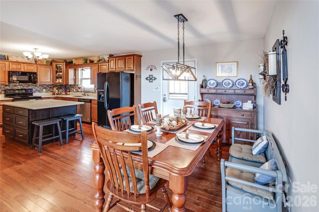 872 Mountainside Drive, Waynesville, NC 28786