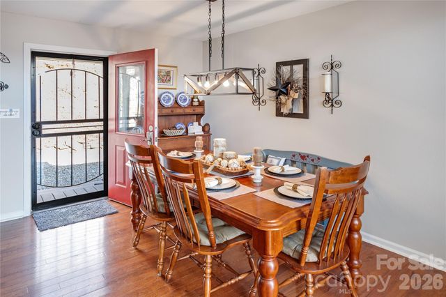 872 Mountainside Drive, Waynesville, NC 28786