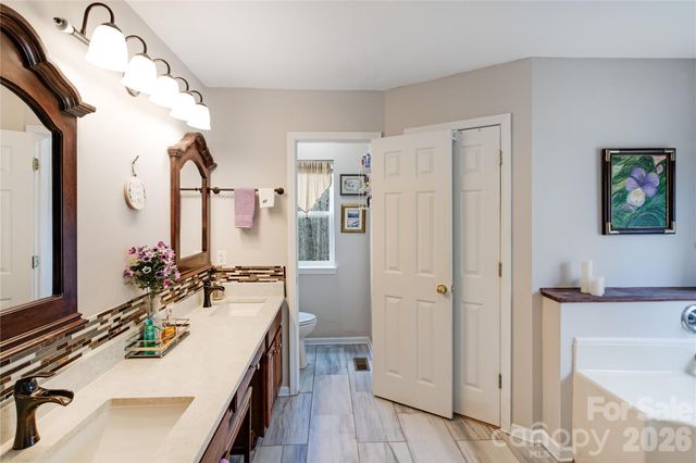 872 Mountainside Drive, Waynesville, NC 28786