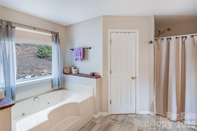 872 Mountainside Drive, Waynesville, NC 28786