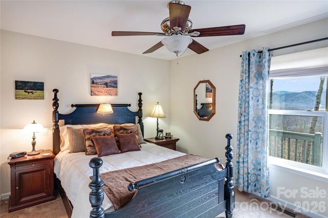 872 Mountainside Drive, Waynesville, NC 28786