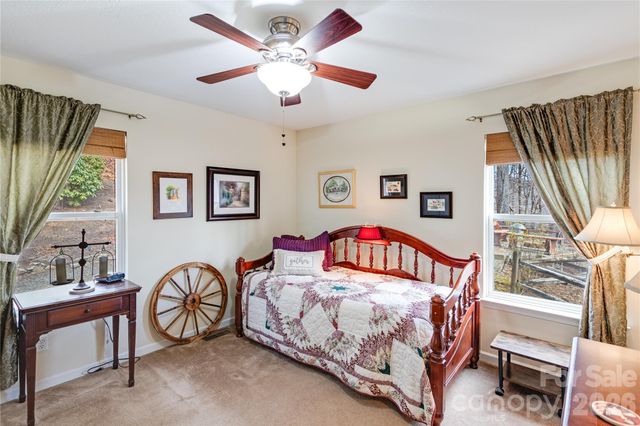 872 Mountainside Drive, Waynesville, NC 28786