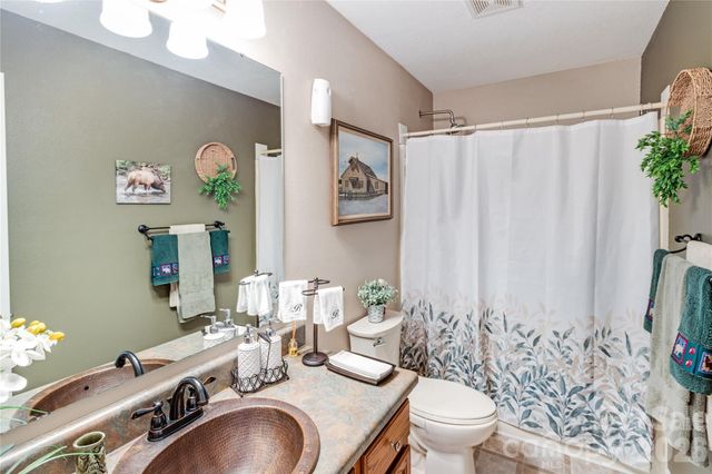 872 Mountainside Drive, Waynesville, NC 28786