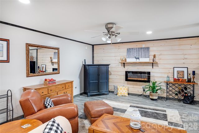 872 Mountainside Drive, Waynesville, NC 28786