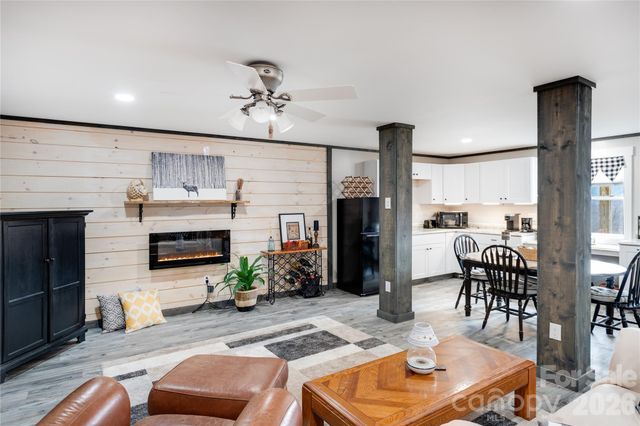 872 Mountainside Drive, Waynesville, NC 28786