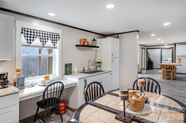 872 Mountainside Drive, Waynesville, NC 28786