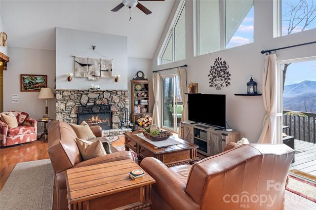 872 Mountainside Drive, Waynesville, NC 28786