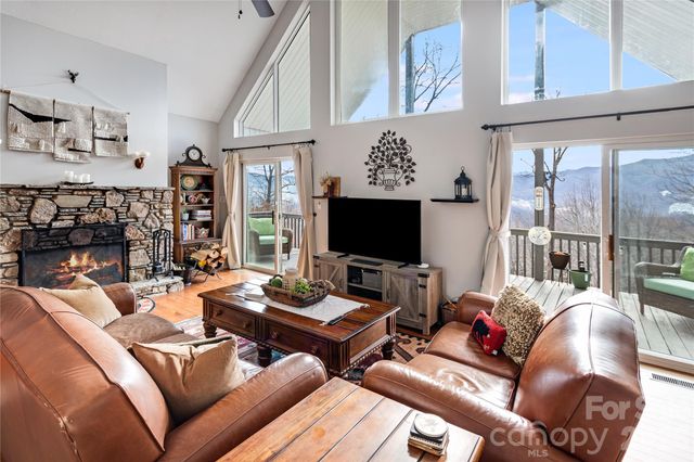 872 Mountainside Drive, Waynesville, NC 28786