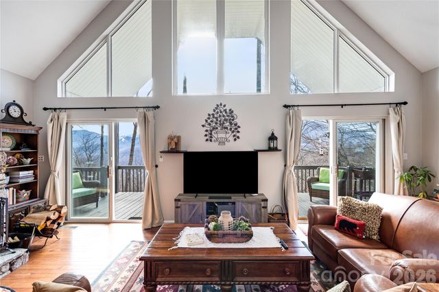 872 Mountainside Drive, Waynesville, NC 28786