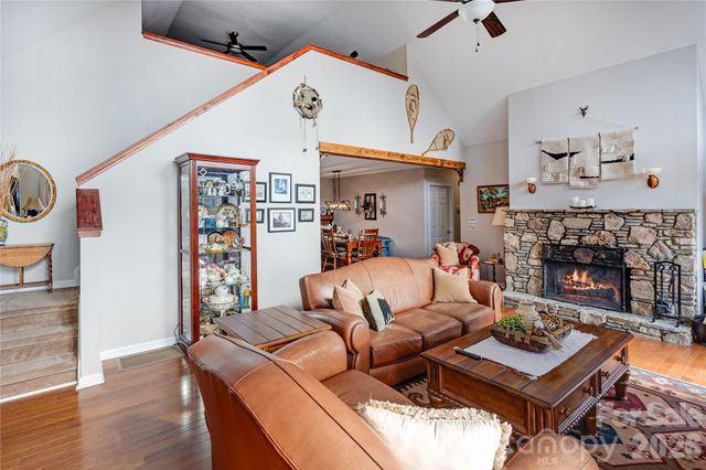 872 Mountainside Drive, Waynesville, NC 28786