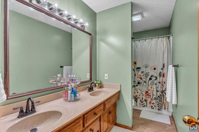 2311 SW Brookfield ST, Topeka, KS 66614