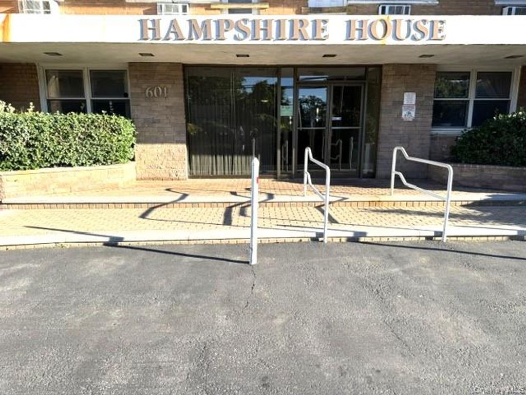 601 Chester Street A17 A17, Cedarhurst, NY 11516 — exterior