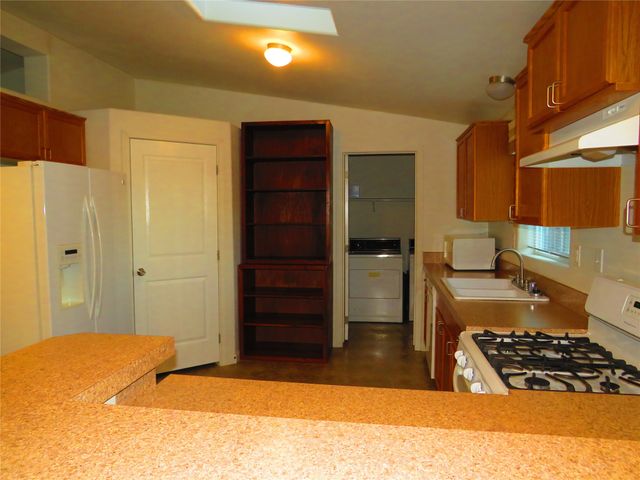359 County Road 84, Santa Fe, NM 87506