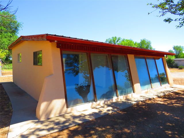359 County Road 84, Santa Fe, NM 87506