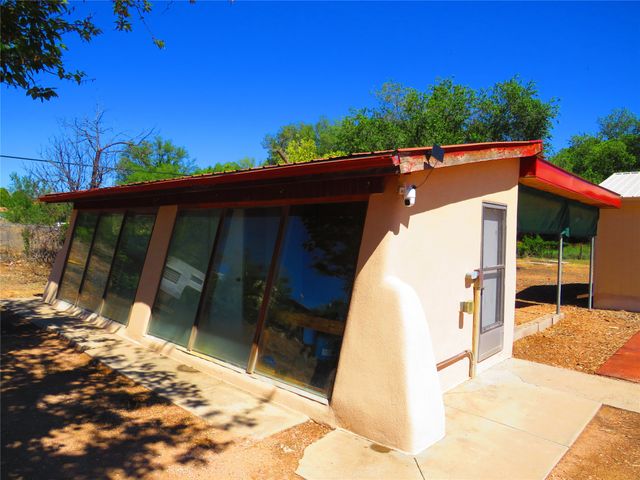359 County Road 84, Santa Fe, NM 87506