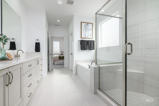 923 W Hammer Falls Dr, Meridian, ID 83642