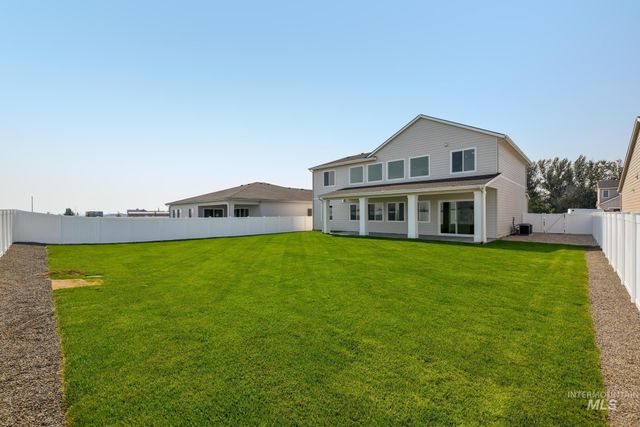 923 W Hammer Falls Dr, Meridian, ID 83642