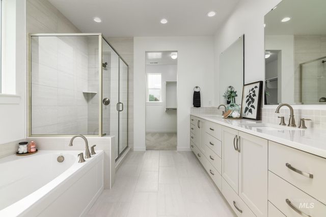 923 W Hammer Falls Dr, Meridian, ID 83642