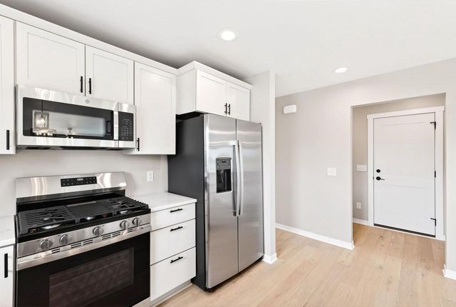 1061 Kamperschroer Way, Sun Prairie, WI 53590