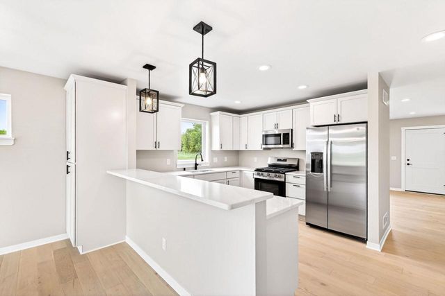 1061 Kamperschroer Way, Sun Prairie, WI 53590