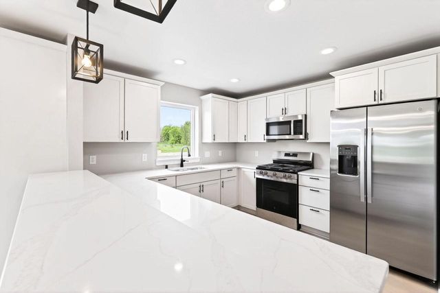 1061 Kamperschroer Way, Sun Prairie, WI 53590
