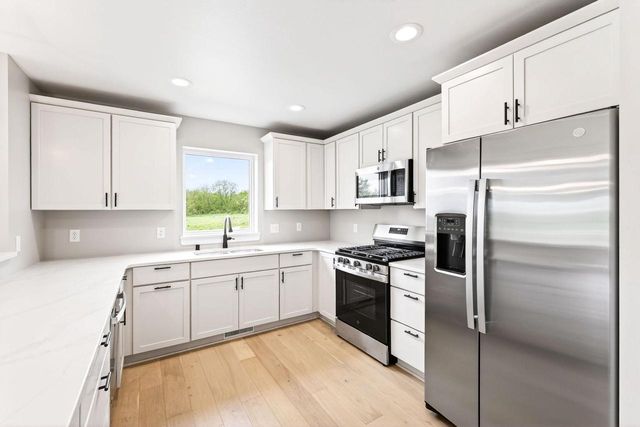 1061 Kamperschroer Way, Sun Prairie, WI 53590