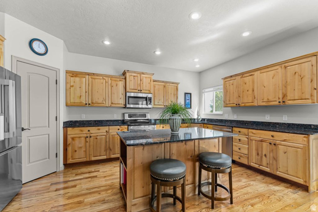 Image 11 of property listing at 1374 S LEA CT, Saratoga Springs, UT 84045