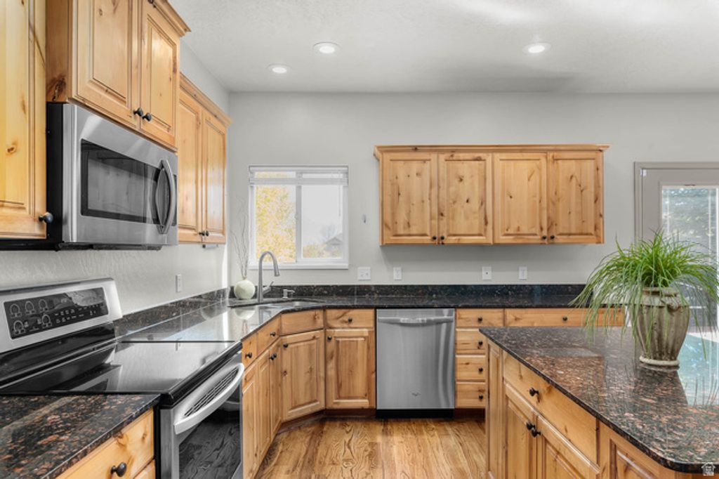 Image 13 of property listing at 1374 S LEA CT, Saratoga Springs, UT 84045