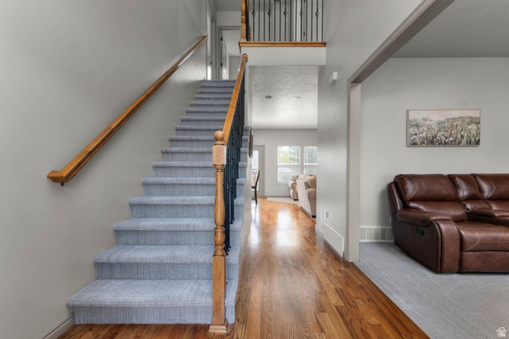 Image 5 of property listing at 1374 S LEA CT, Saratoga Springs, UT 84045