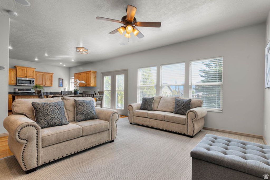 Image 7 of property listing at 1374 S LEA CT, Saratoga Springs, UT 84045