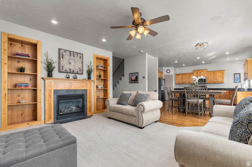 Image 8 of property listing at 1374 S LEA CT, Saratoga Springs, UT 84045