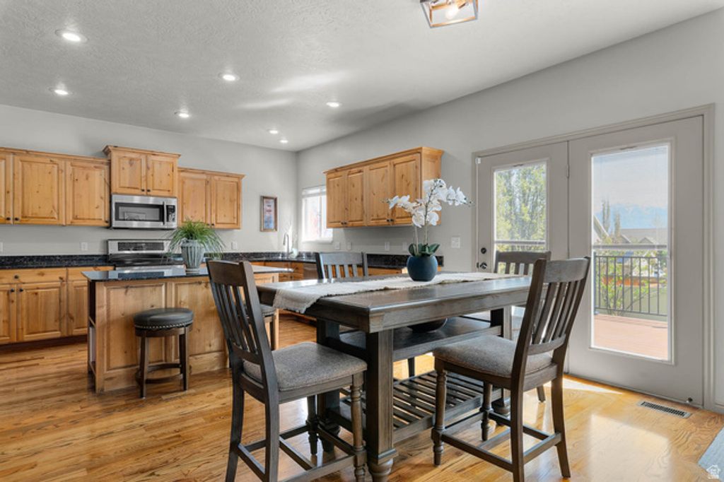 Image 10 of property listing at 1374 S LEA CT, Saratoga Springs, UT 84045