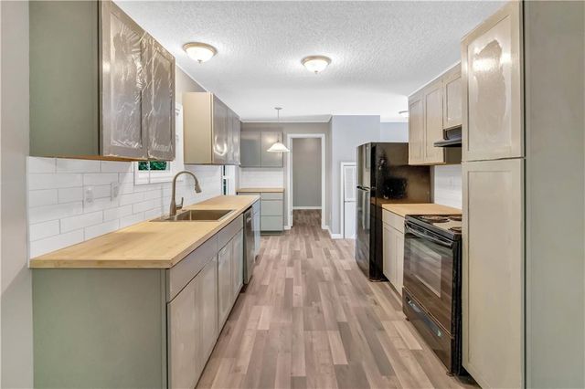 414 Twin Mountain Lake Circle, Talking Rock, GA 30175