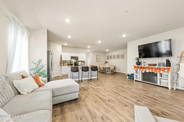 205 Cane Run Court, Duson, LA 70529