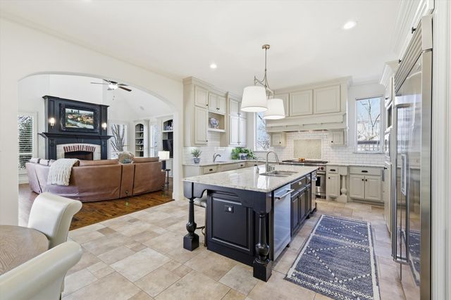 8621 Canyon Crossing, Lantana, TX 76226