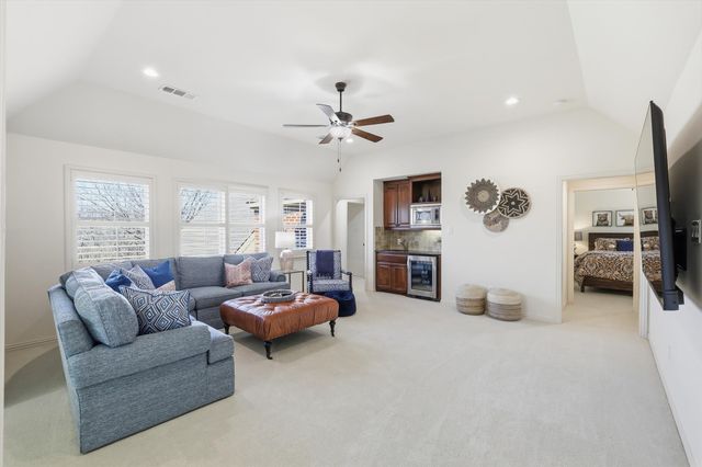 8621 Canyon Crossing, Lantana, TX 76226