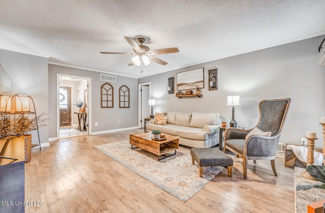 1690 Desoto Cove, Southaven, MS 38671