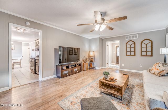 1690 Desoto Cove, Southaven, MS 38671