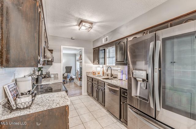 1690 Desoto Cove, Southaven, MS 38671