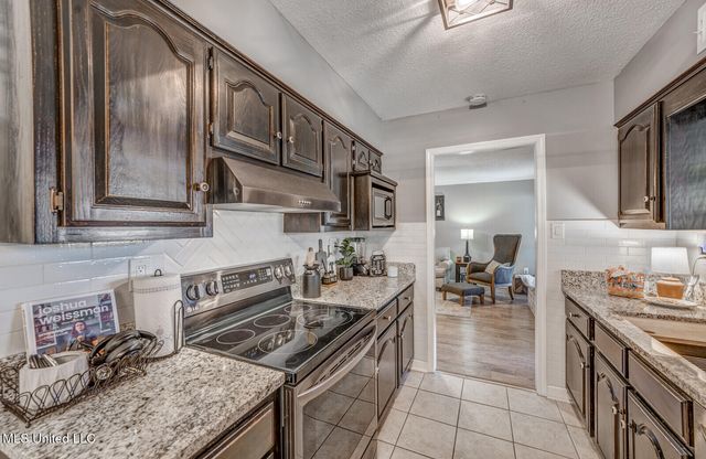 1690 Desoto Cove, Southaven, MS 38671